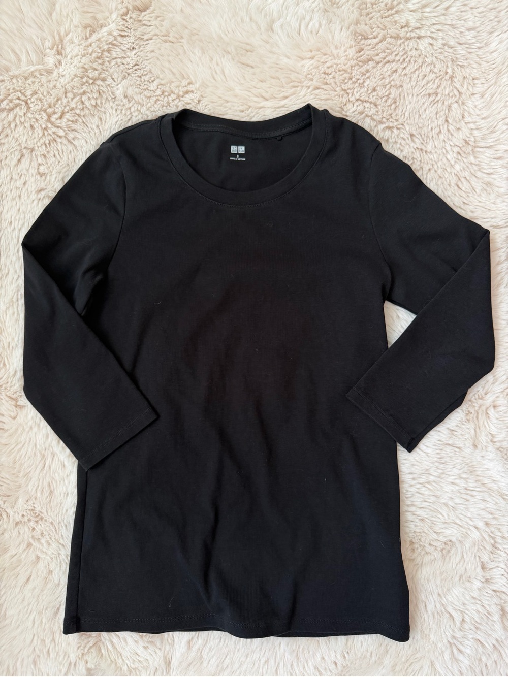 UNIQLO Women's Black Crewneck 3/4 Sleeve Shirt